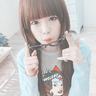 女子出车口穿行杆撞脸车主拒调解